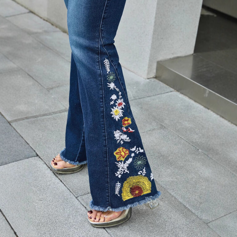 Foot Stitching Embroidery Frayed Hem Jeans - Image 2