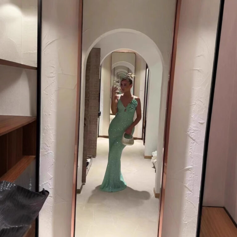 Sequins Dress Deep V-neck Split Sling Backless Dress - Image 4