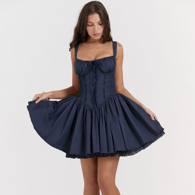 Women's Lace Splicing Sling Fitted Waist Backless Dress - Image 4
