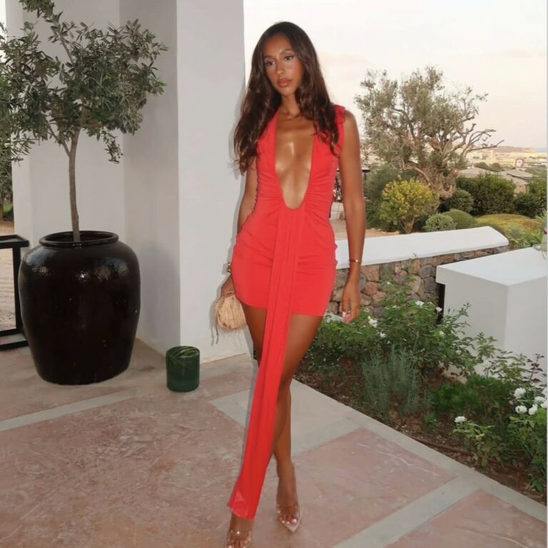 Women's Fashion Deep V Pleated Waist Tight Dress - Image 5